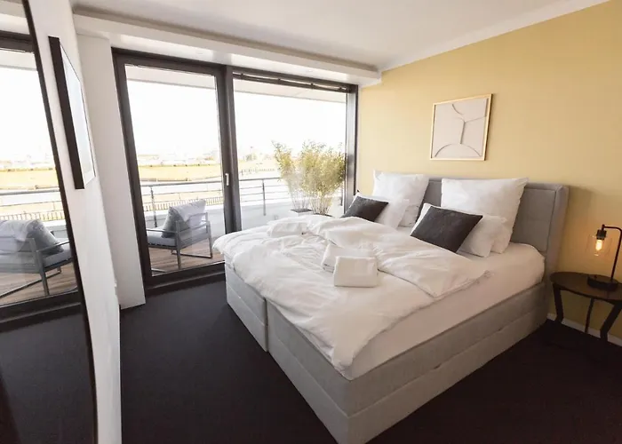 Bheaven I Marina Premium Apartment