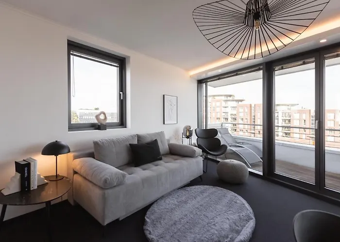 Bheaven I Marina Premium Apartment
